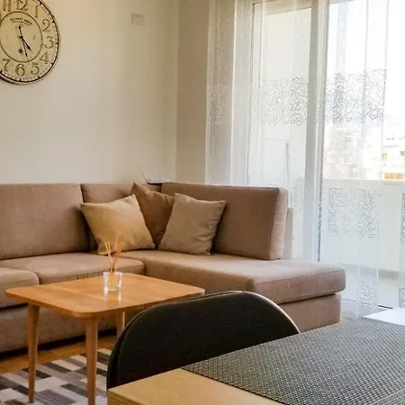 Center Cute And Comfy - Ajia *