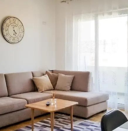 Center Cute And Comfy - Ajia *