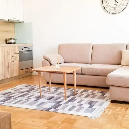 Center Cute And Comfy - Ajia