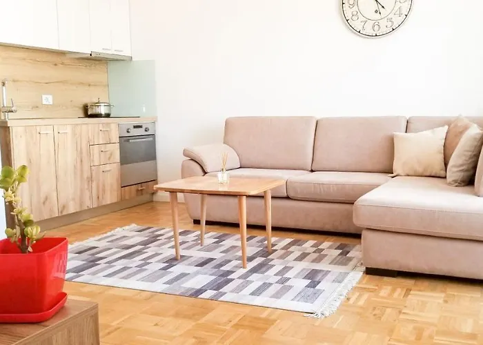 Center Cute And Comfy - Ajia