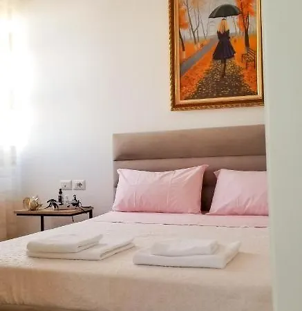 Center Cute And Comfy - Ajia *