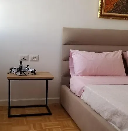 Apartment Center Cute And Comfy - Ajia