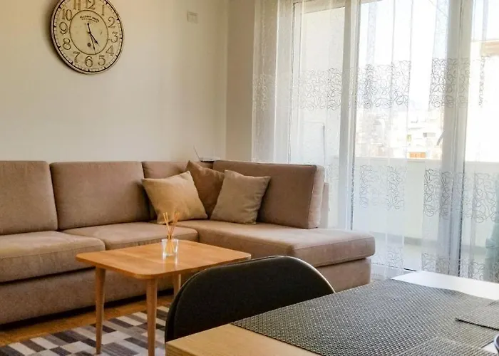 Center Cute And Comfy - Ajia *