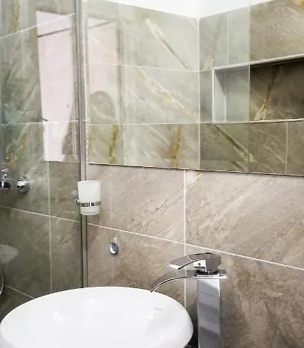 Center Cute And Comfy - Ajia