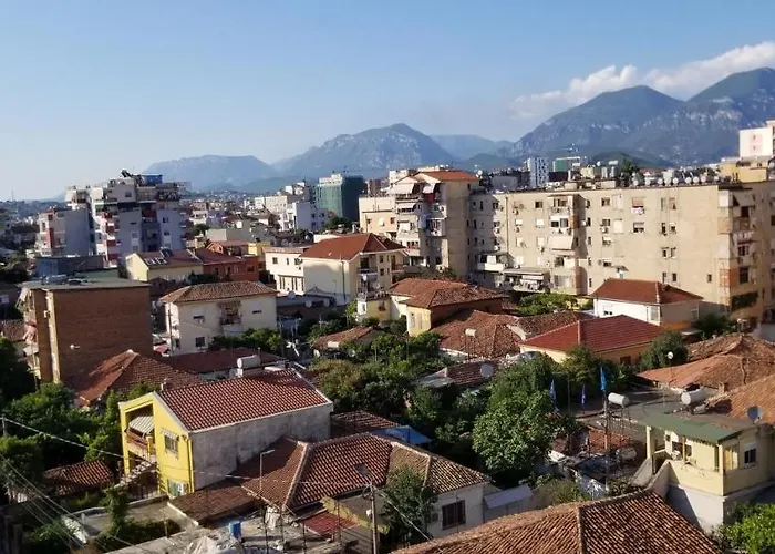 Center Cute And Comfy - Ajia Tirana