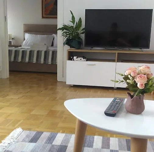 Center Cute And Comfy - Ajia * Tirana